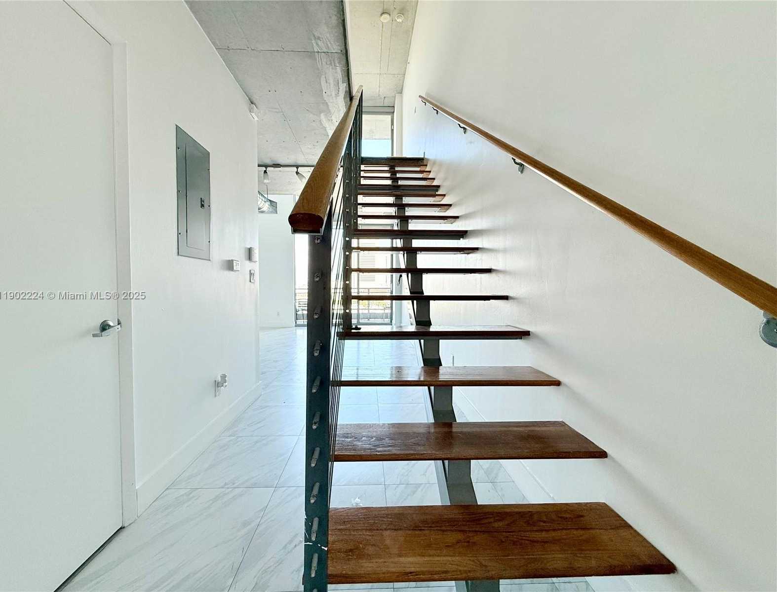 Small Image of 690 SOUTH WEST 1ST CT #1215, Miami Number 70