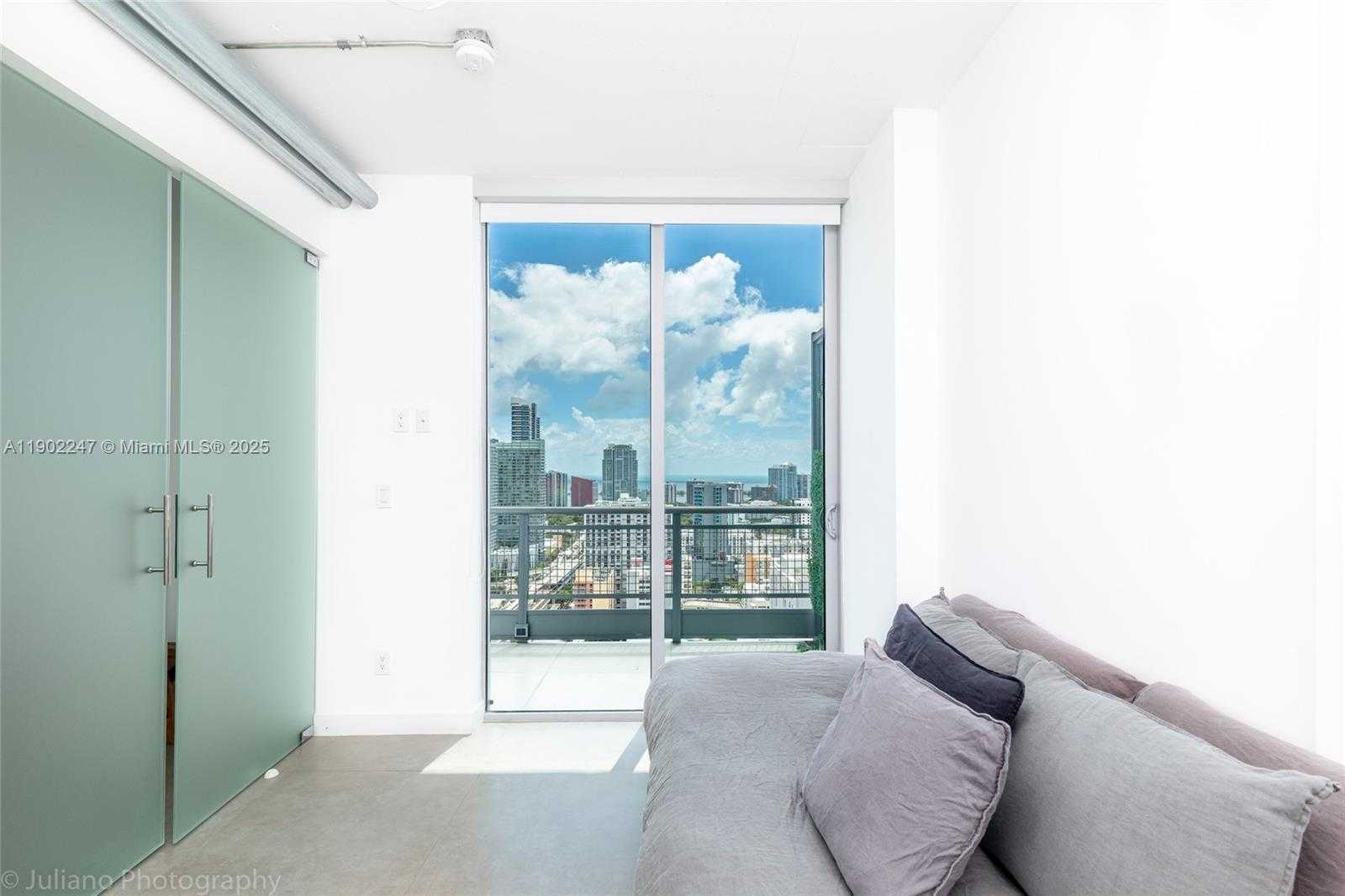 Small Image of 690 SOUTH WEST 1ST CT #PHI17, Miami Number 10