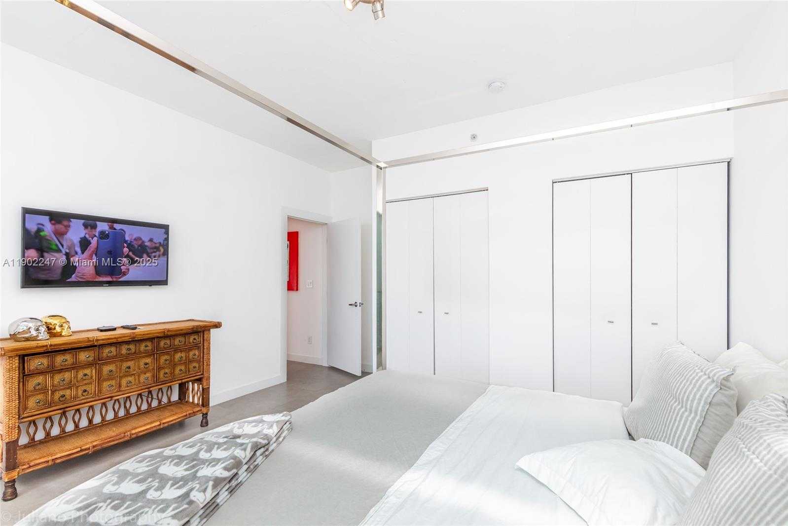 Small Image of 690 SOUTH WEST 1ST CT #PHI17, Miami Number 17