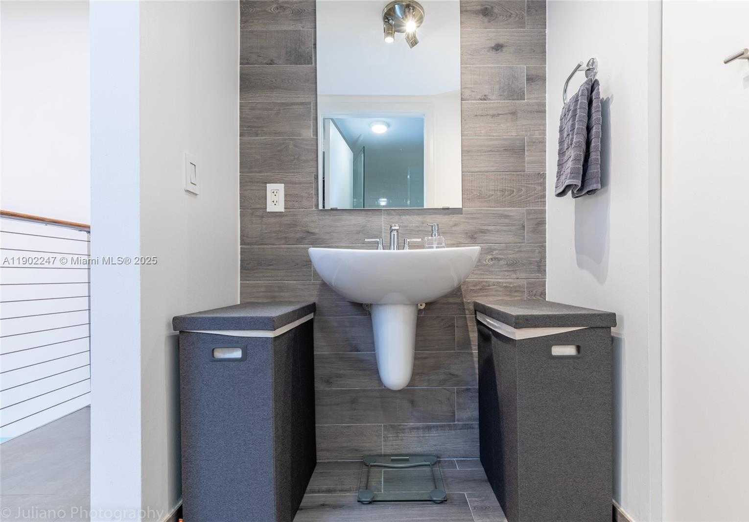 Small Image of 690 SOUTH WEST 1ST CT #PHI17, Miami Number 19