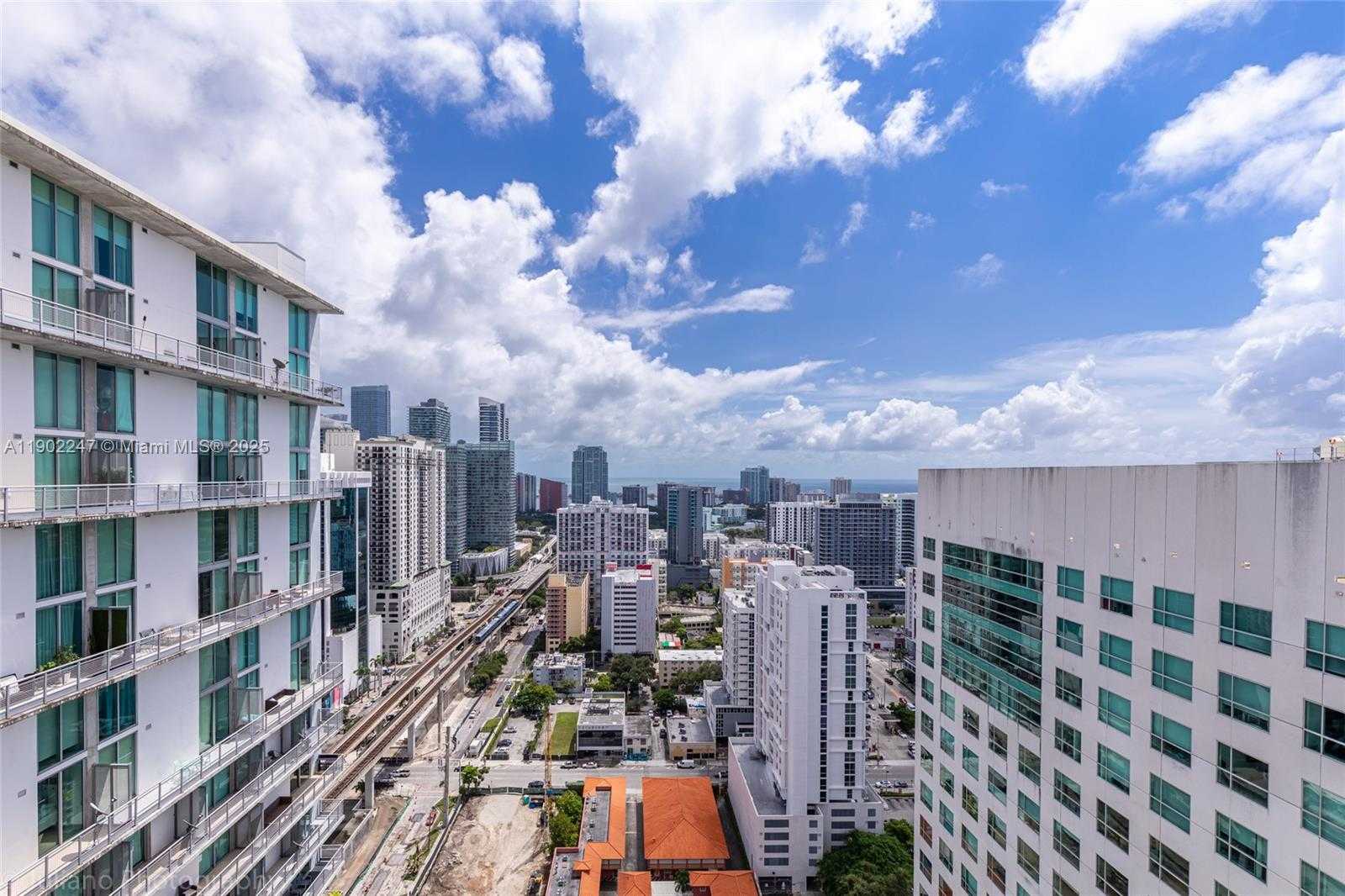 Small Image of 690 SOUTH WEST 1ST CT #PHI17, Miami Number 21