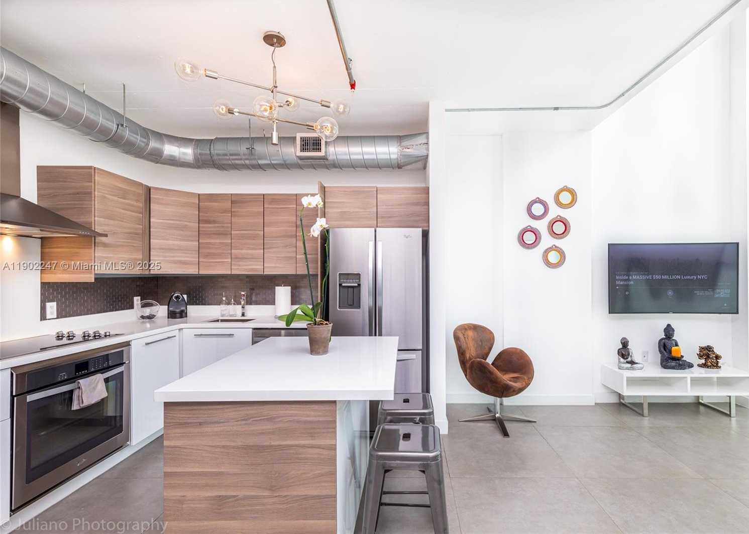 Small Image of 690 SOUTH WEST 1ST CT #PHI17, Miami Number 3