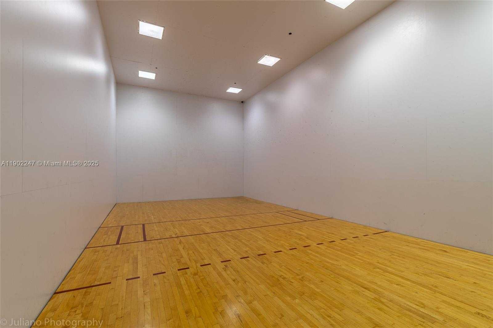 Small Image of 690 SOUTH WEST 1ST CT #PHI17, Miami Number 32