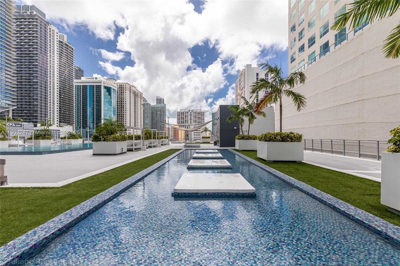 Small Image of 690 SOUTH WEST 1ST CT #PHI17, Miami Number 36