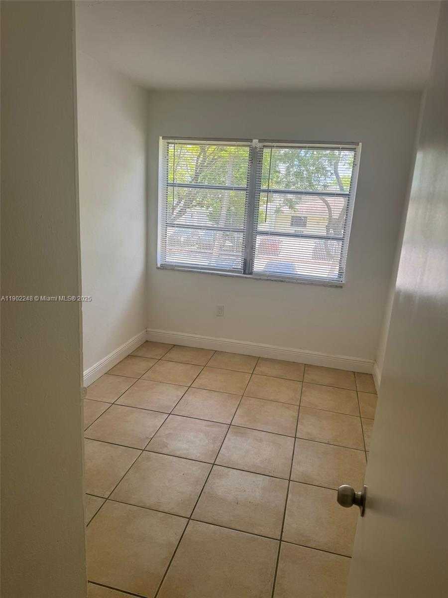 Small Image of 1821 NORTH EAST 168 ST #B-1, North Miami Beach Number 7