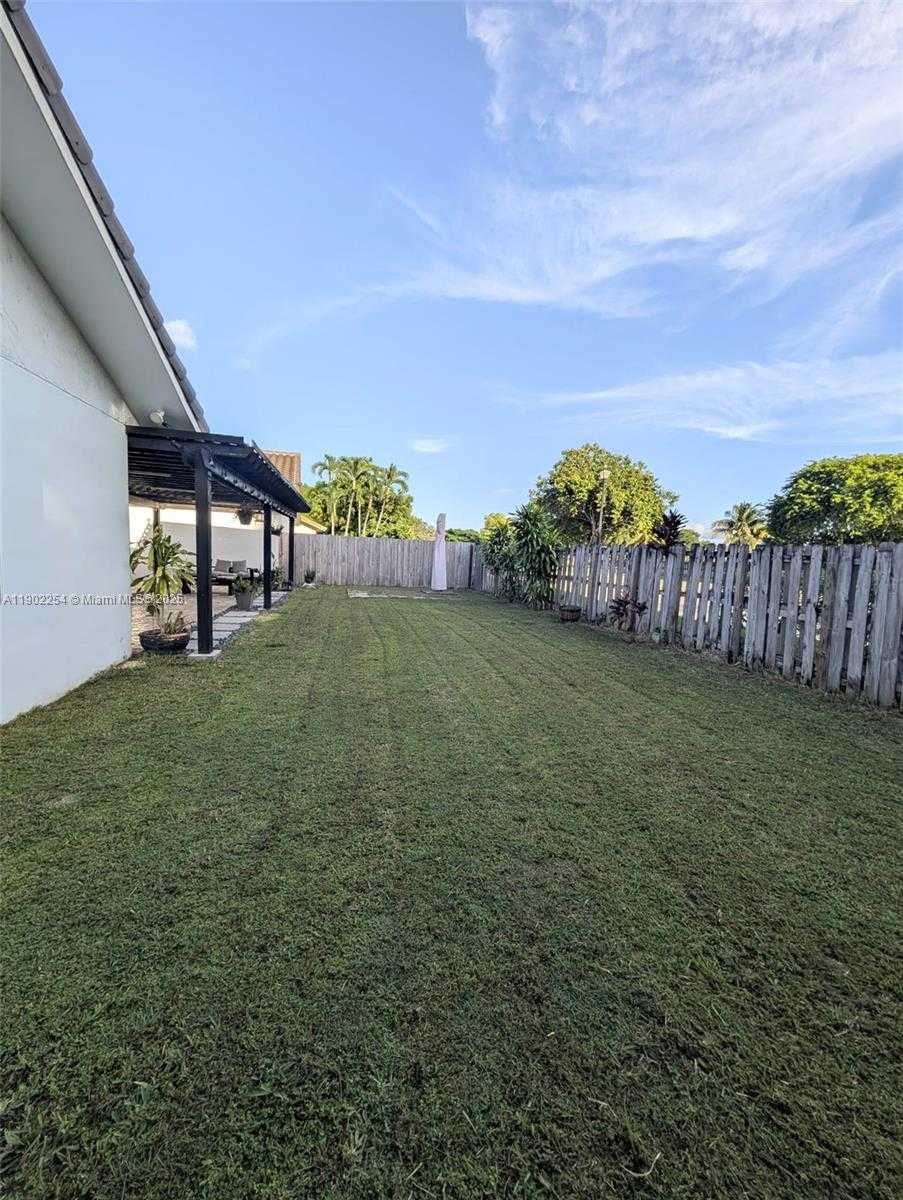 Small Image of 15356 SOUTH WEST 42ND LN, Miami Number 21