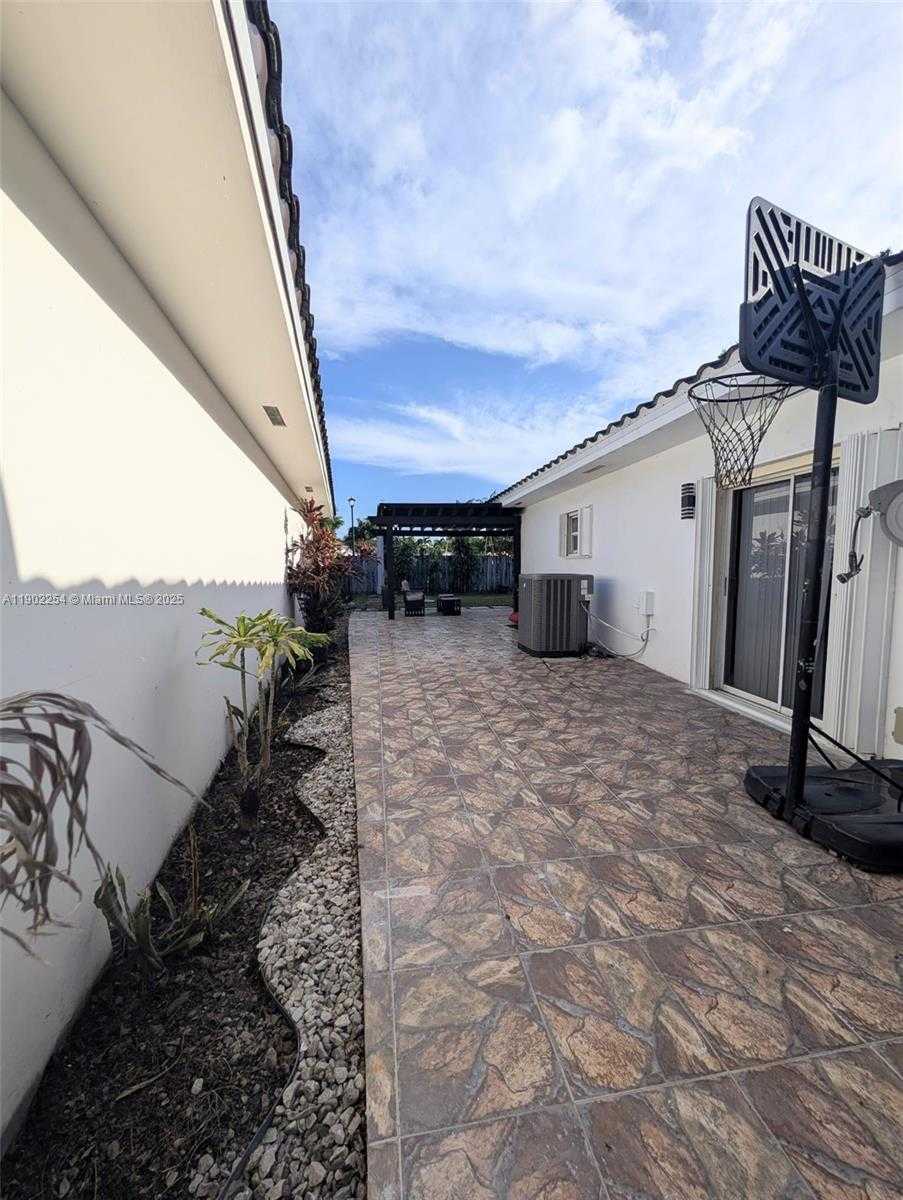 Small Image of 15356 SOUTH WEST 42ND LN, Miami Number 22