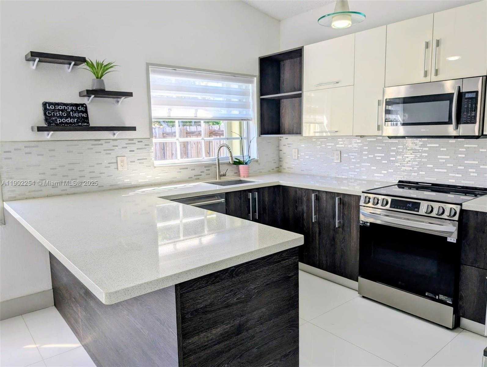 Small Image of 15356 SOUTH WEST 42ND LN, Miami Number 8