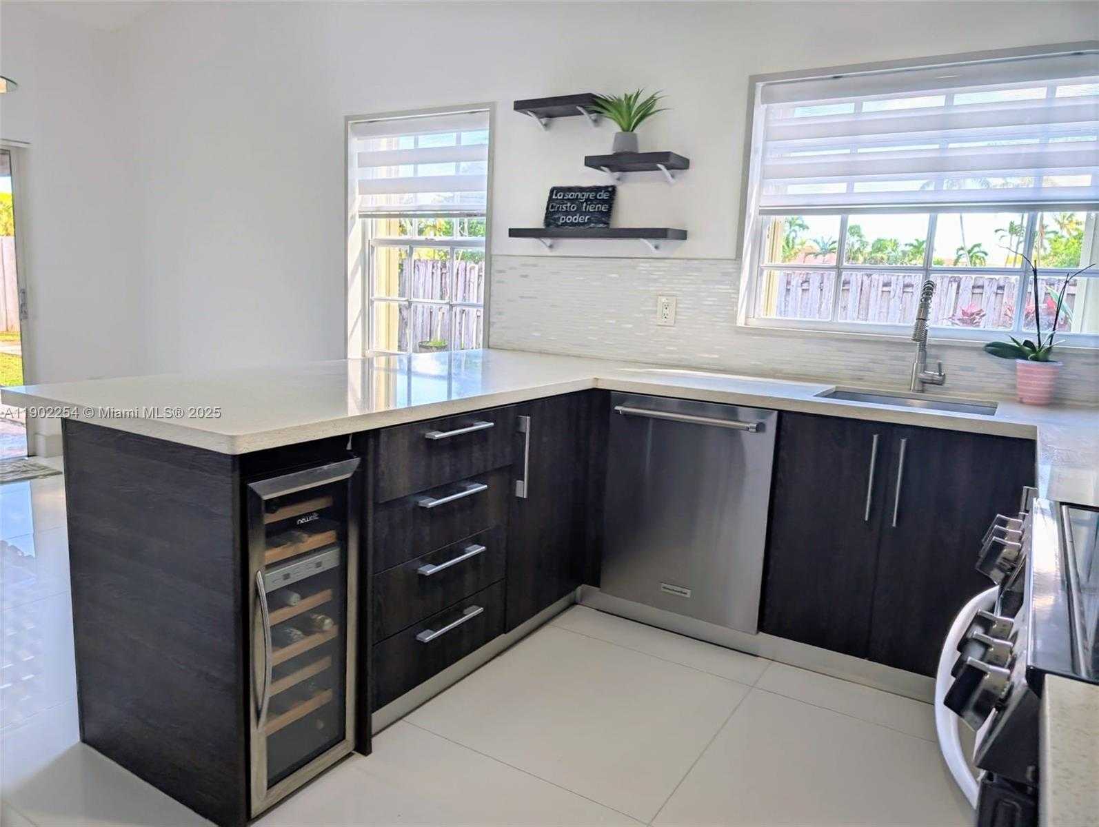 Small Image of 15356 SOUTH WEST 42ND LN, Miami Number 9