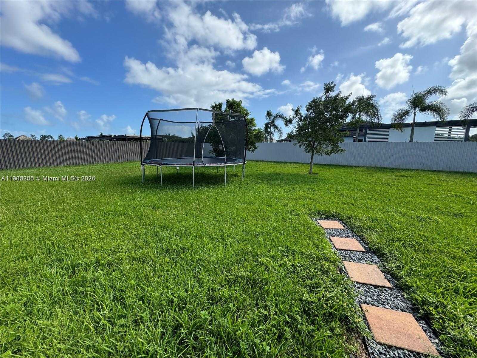 Small Image of 13284 SOUTH WEST 228TH ST, Miami Number 20