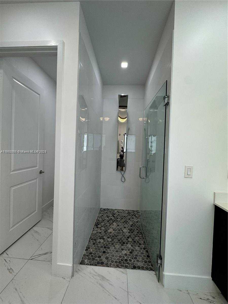 Small Image of 13284 SOUTH WEST 228TH ST, Miami Number 23