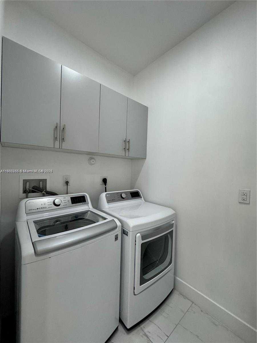 Small Image of 13284 SOUTH WEST 228TH ST, Miami Number 30