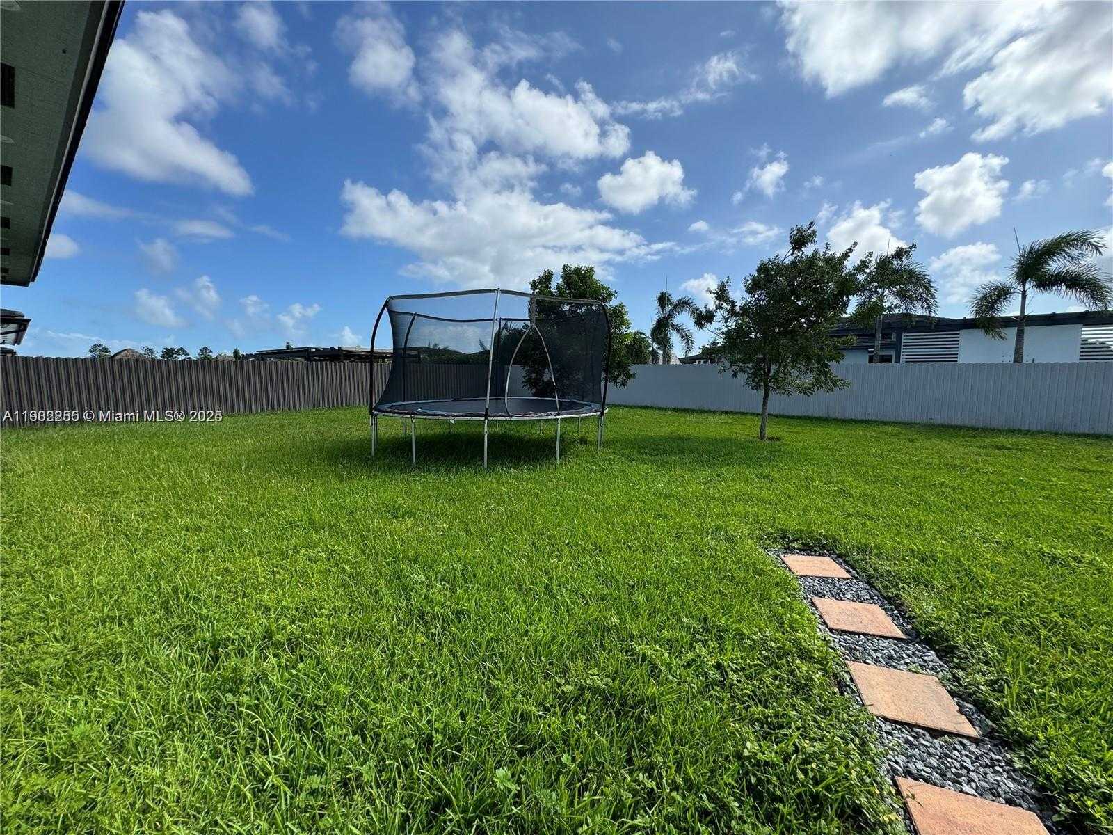 Small Image of 13284 SOUTH WEST 228TH ST, Miami Number 36
