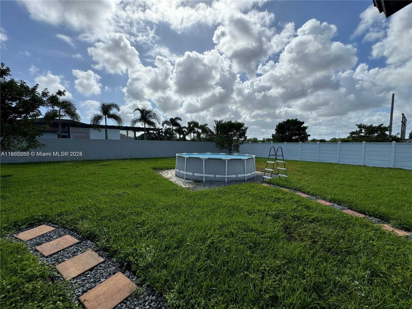 Small Image of 13284 SOUTH WEST 228TH ST, Miami Number 37