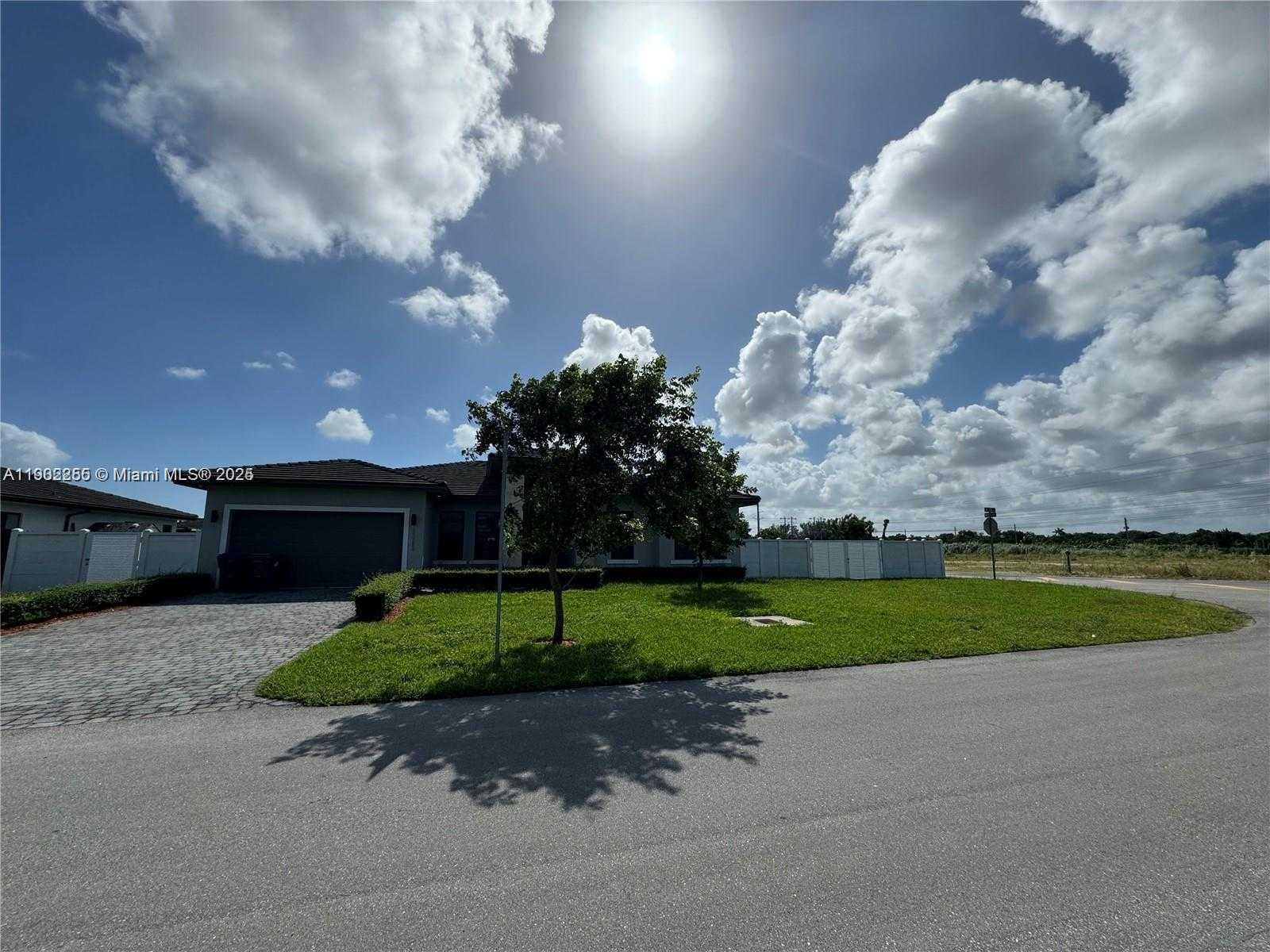 Small Image of 13284 SOUTH WEST 228TH ST, Miami Number 38