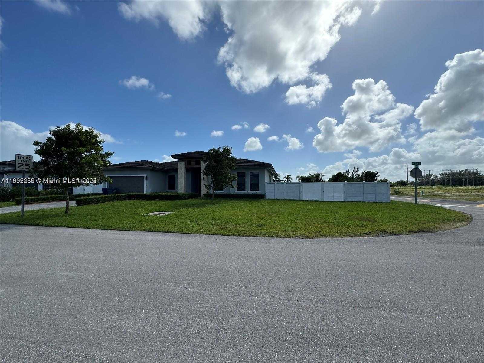 Small Image of 13284 SOUTH WEST 228TH ST, Miami Number 39