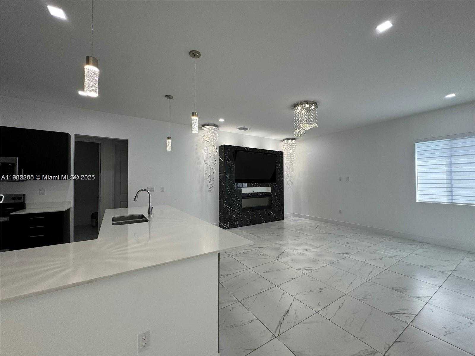 Small Image of 13284 SOUTH WEST 228TH ST, Miami Number 6