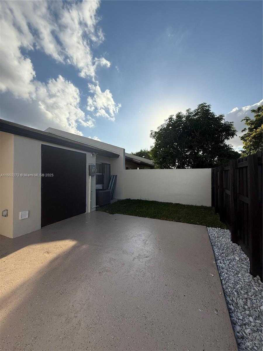 Small Image of 14103 SOUTH WEST 52ND TER, Miami Number 35