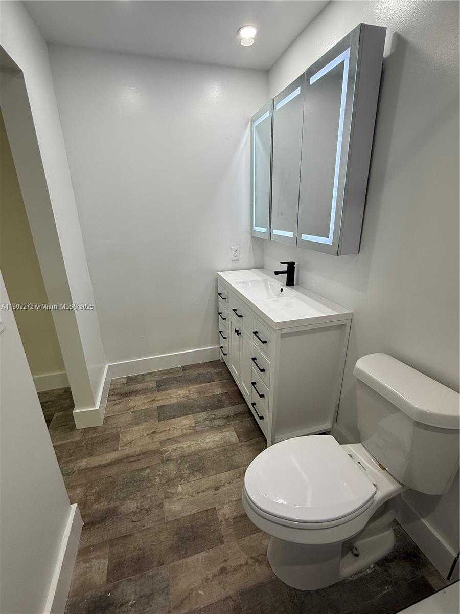 Small Image of 14103 SOUTH WEST 52ND TER, Miami Number 5