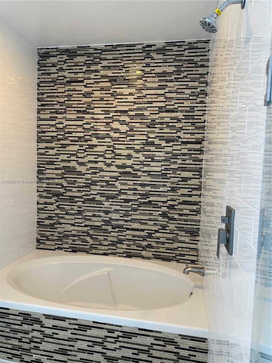 Small Image of 888 BISCAYNE BLVD #4704, Miami Number 8