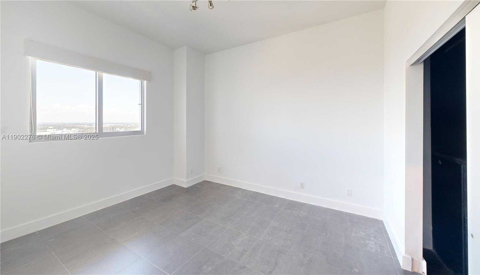 Small Image of 888 BISCAYNE BLVD #4704, Miami Number 9