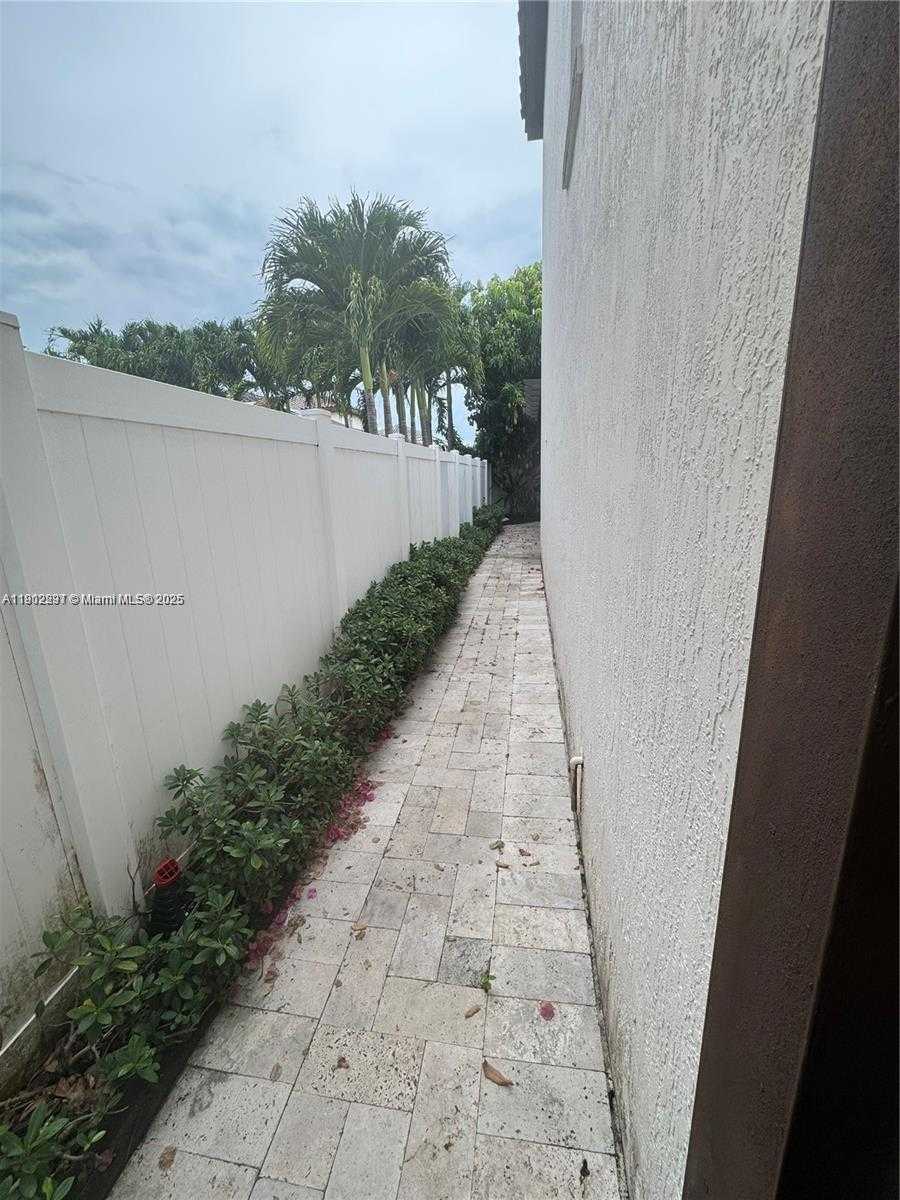 Small Image of 17145 SOUTH WEST 92ND ST #17145, Miami Number 10