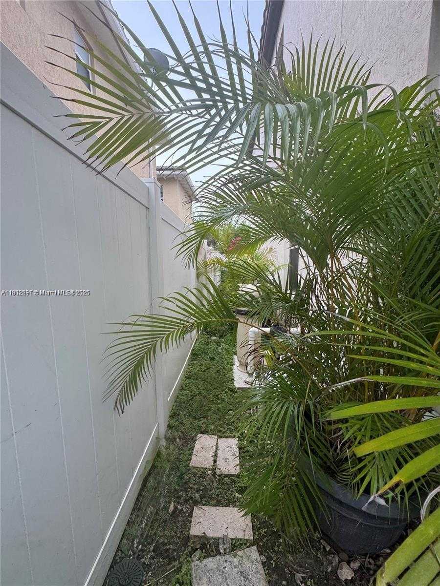 Small Image of 17145 SOUTH WEST 92ND ST #17145, Miami Number 56