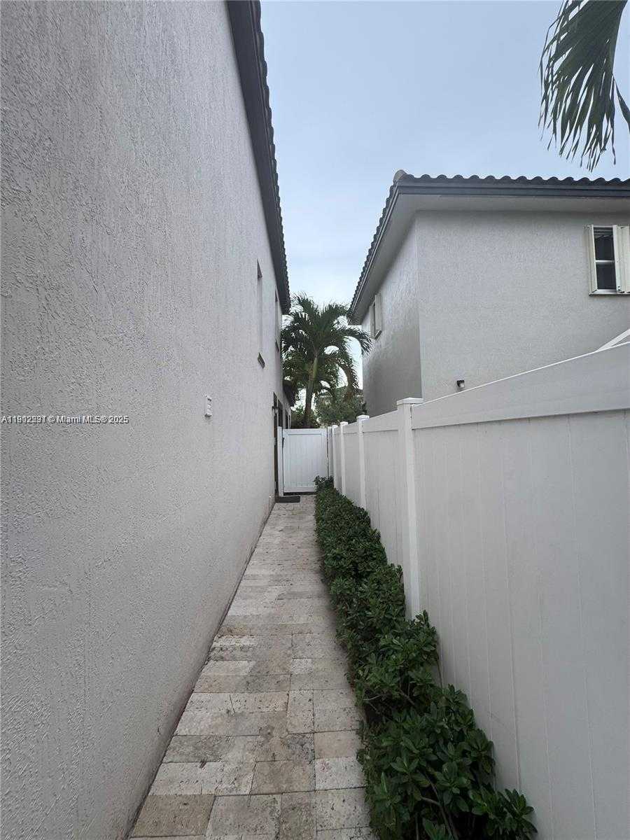 Small Image of 17145 SOUTH WEST 92ND ST #17145, Miami Number 59
