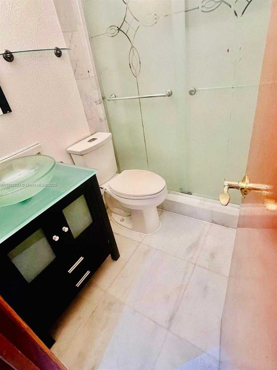 Small Image of 5221 SOUTH WEST 154TH PL, Miami Number 10