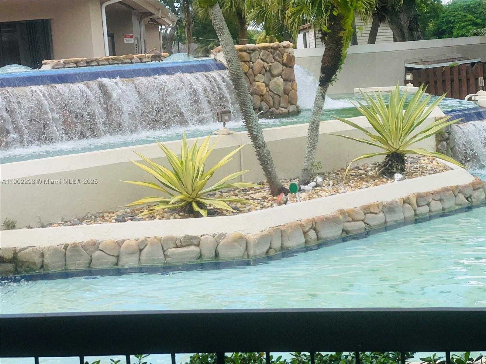 Small Image of 5221 SOUTH WEST 154TH PL, Miami Number 2