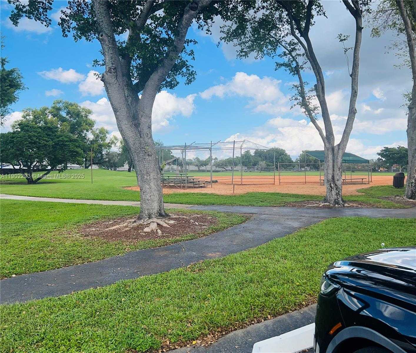 Small Image of 5221 SOUTH WEST 154TH PL, Miami Number 3