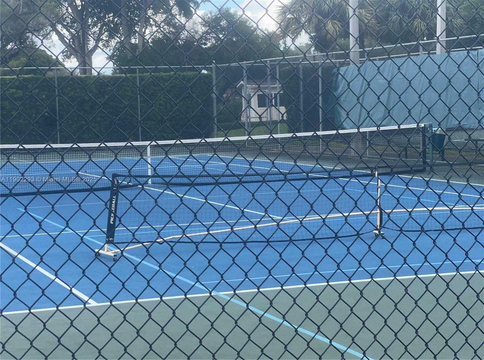 Small Image of 5221 SOUTH WEST 154TH PL, Miami Number 4