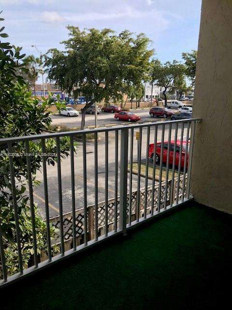 Small Image of Doral Number 6