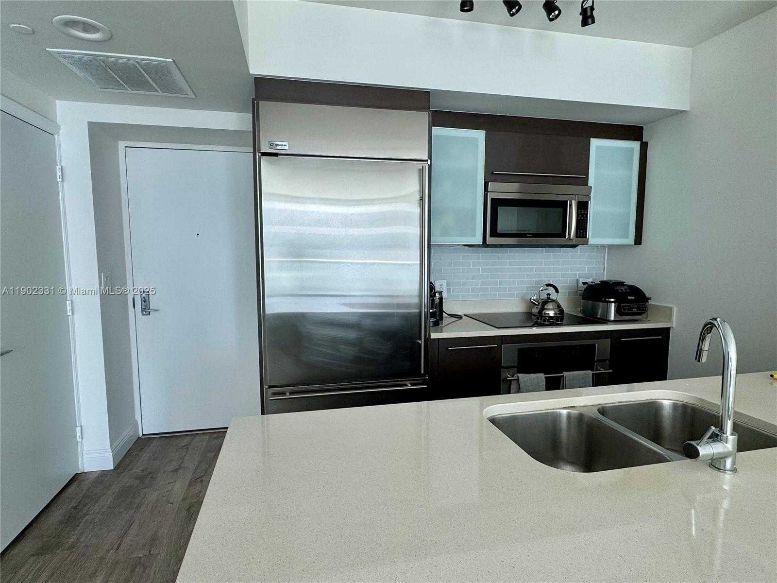 Small Image of 500 BRICKELL AVE #3704, Miami Number 11