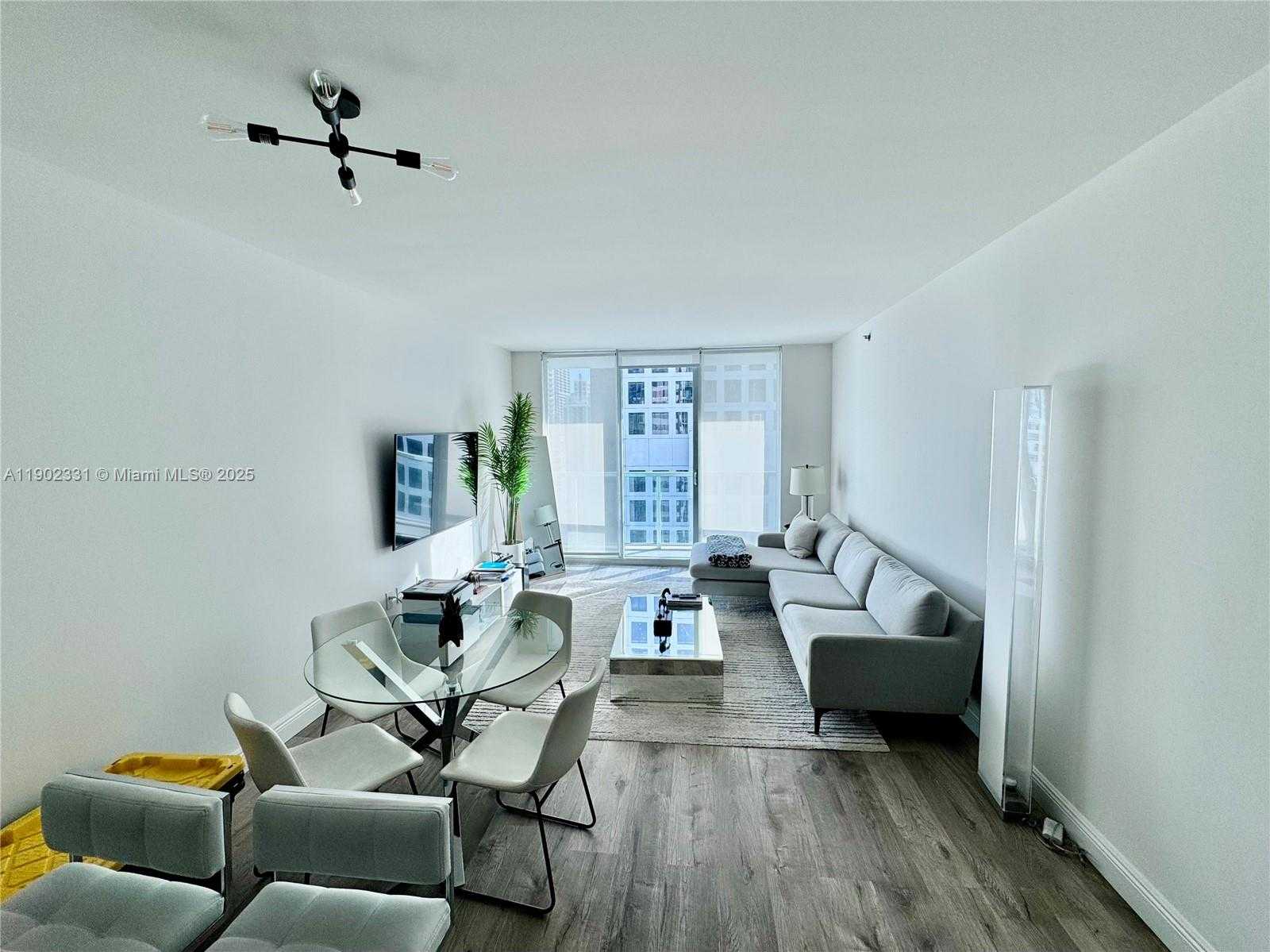 Small Image of 500 BRICKELL AVE #3704, Miami Number 12