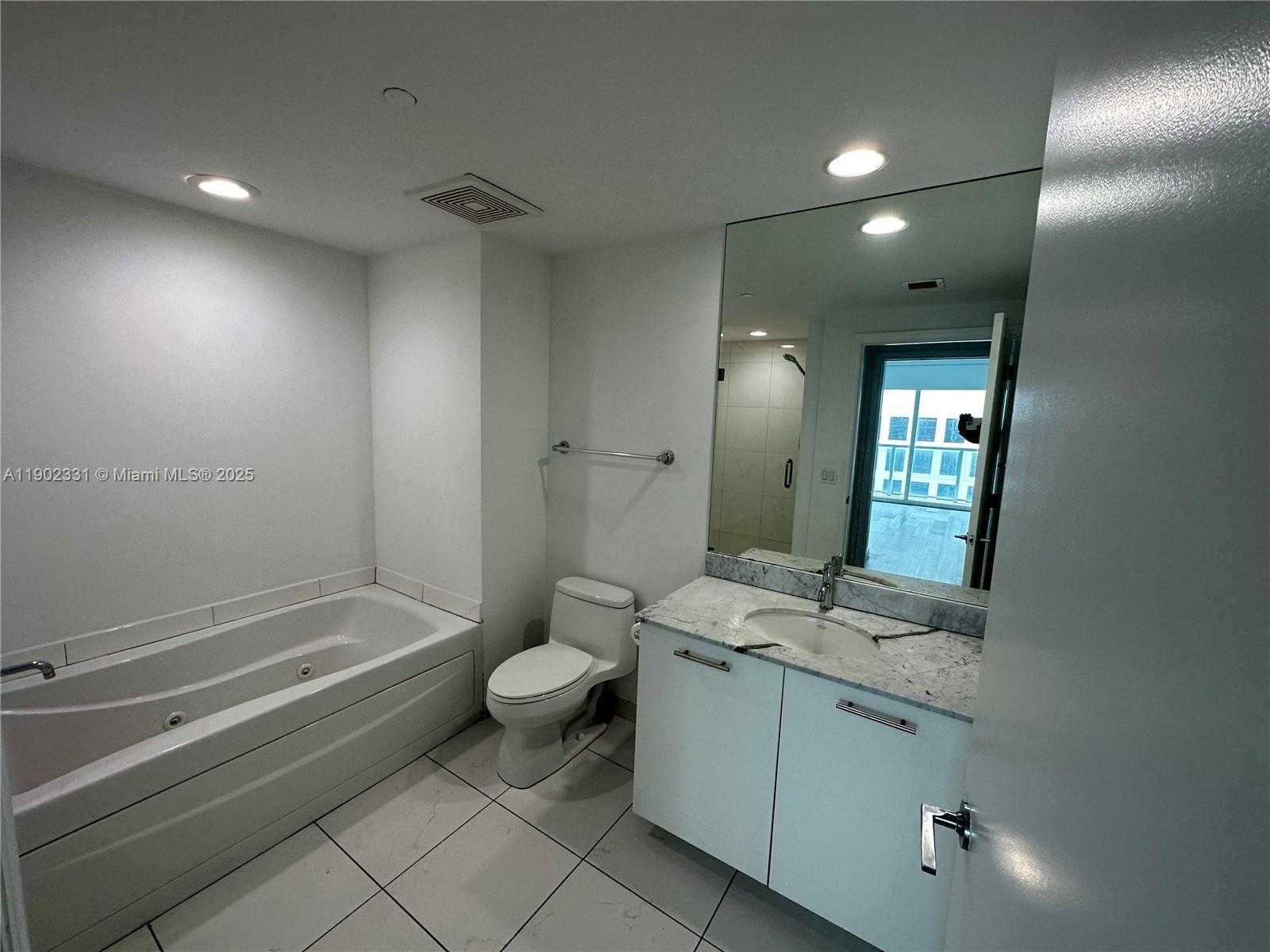 Small Image of 500 BRICKELL AVE #3704, Miami Number 15