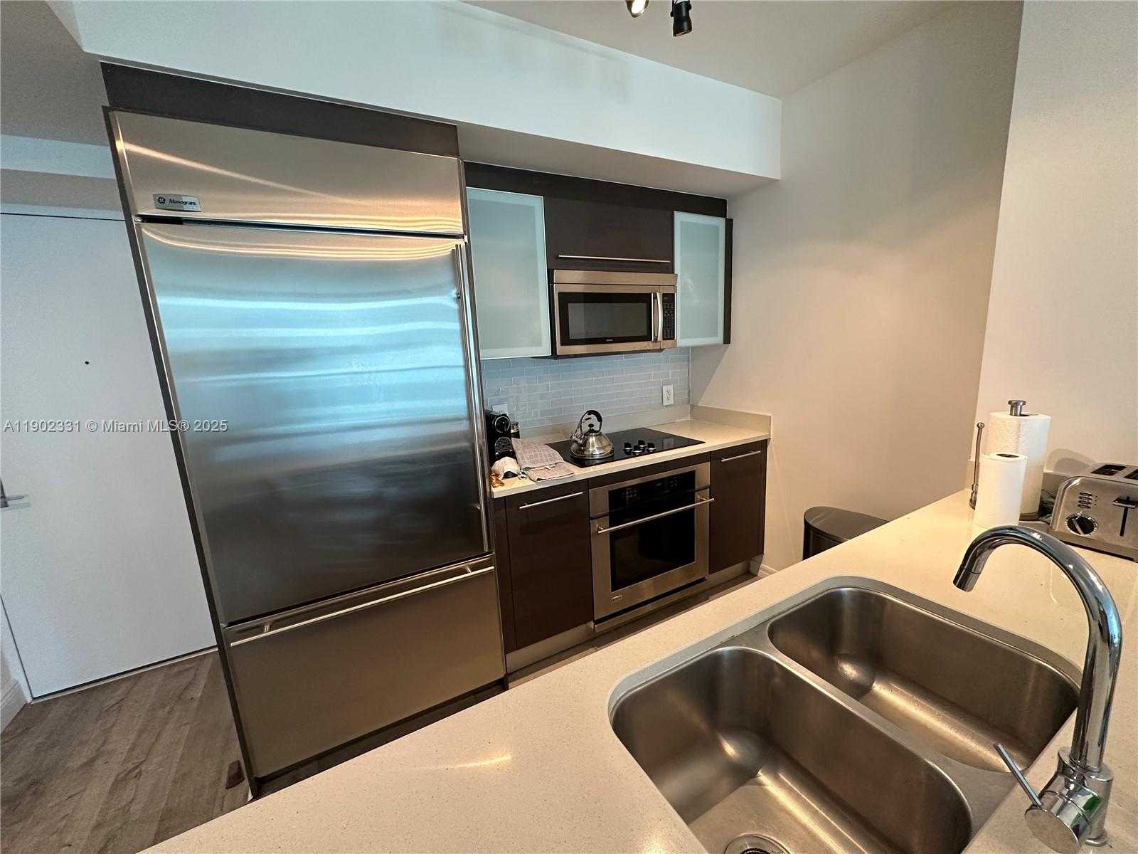 Small Image of 500 BRICKELL AVE #3704, Miami Number 2