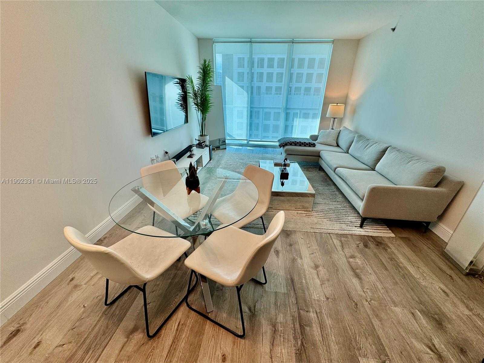 Small Image of 500 BRICKELL AVE #3704, Miami Number 4