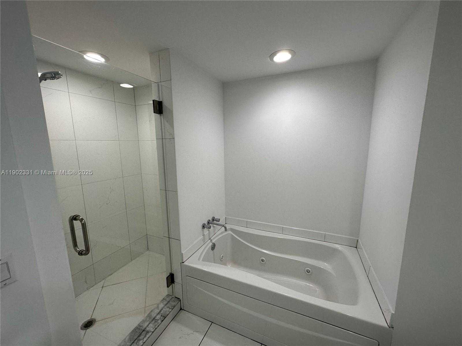 Small Image of 500 BRICKELL AVE #3704, Miami Number 6