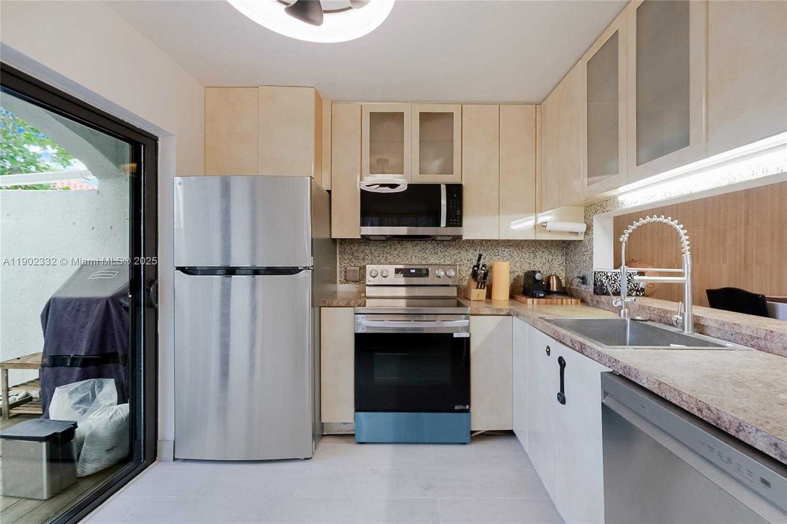 Small Image of 20940 BAY CT #333-3, Aventura Number 5