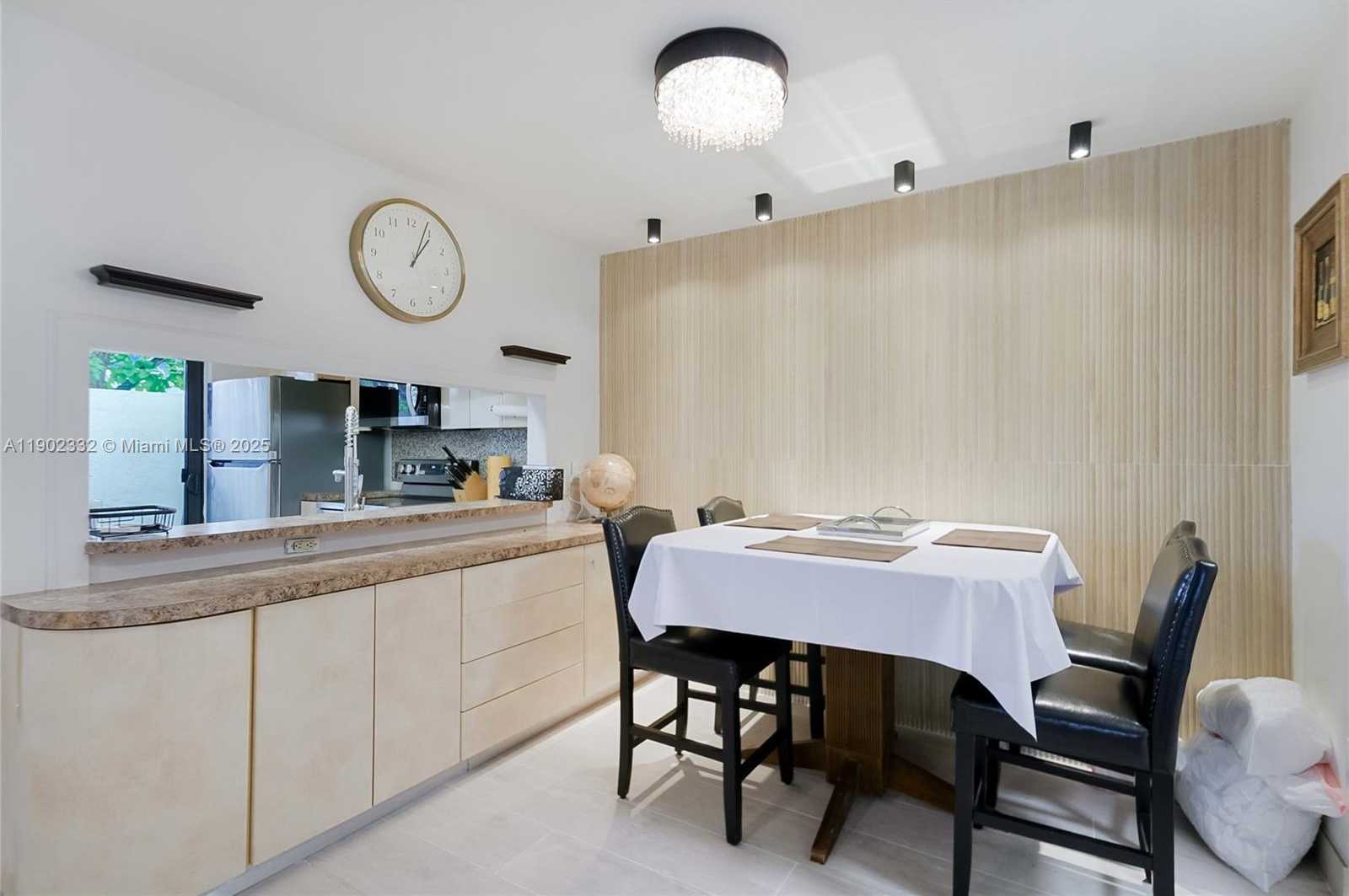 Small Image of 20940 BAY CT #333-3, Aventura Number 6