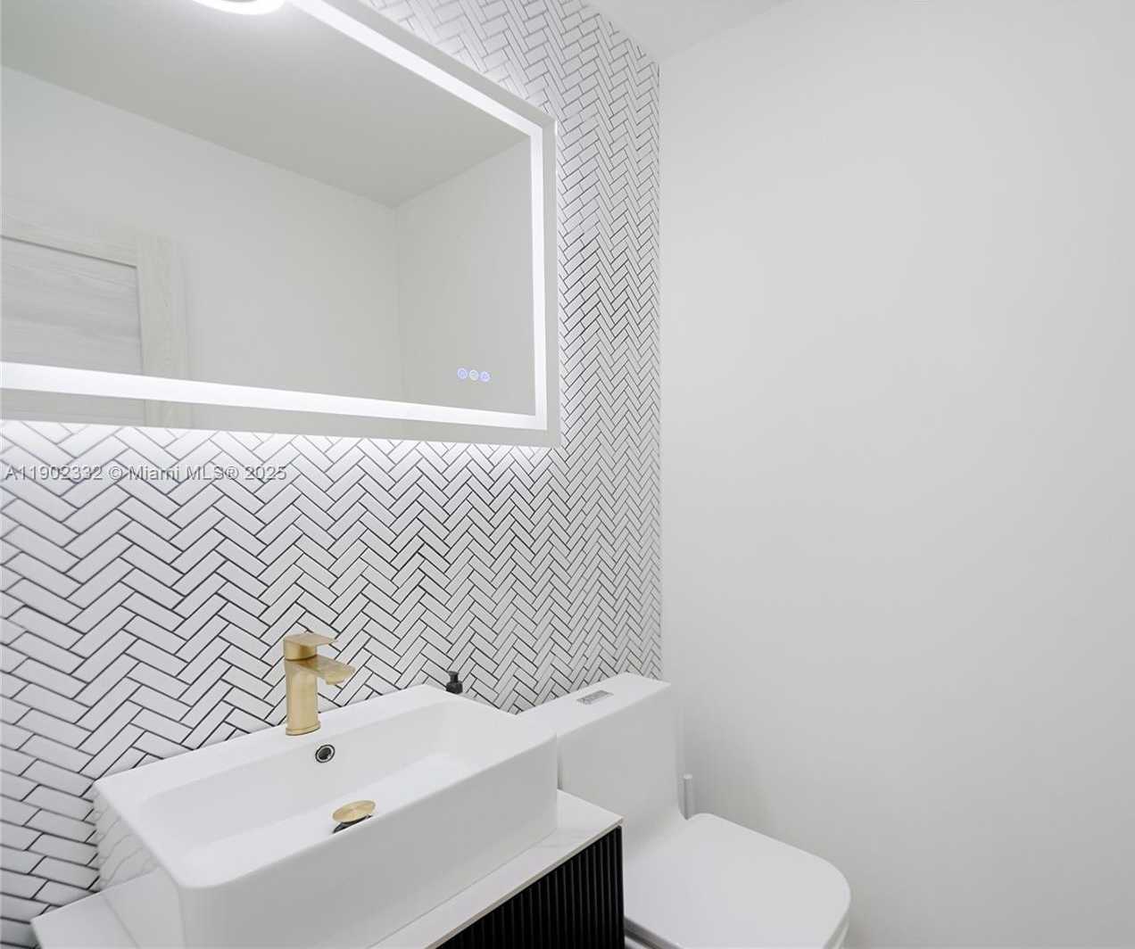 Small Image of 20940 BAY CT #333-3, Aventura Number 7