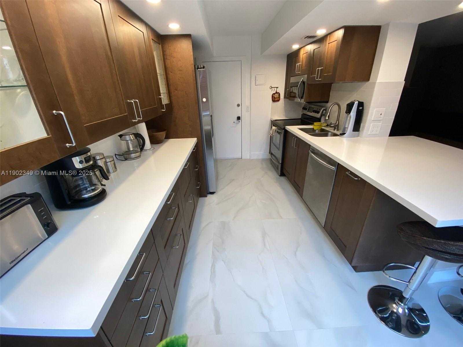 Small Image of 3161 SOUTH OCEAN DR #1210, Hallandale Beach Number 4