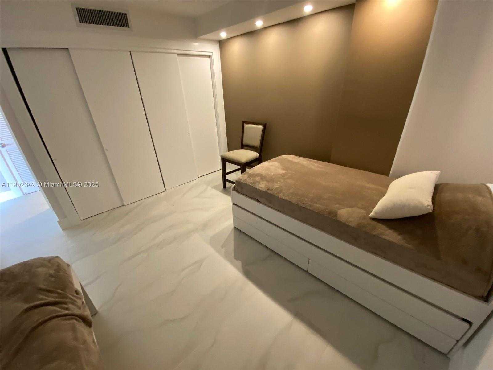 Small Image of 3161 SOUTH OCEAN DR #1210, Hallandale Beach Number 8