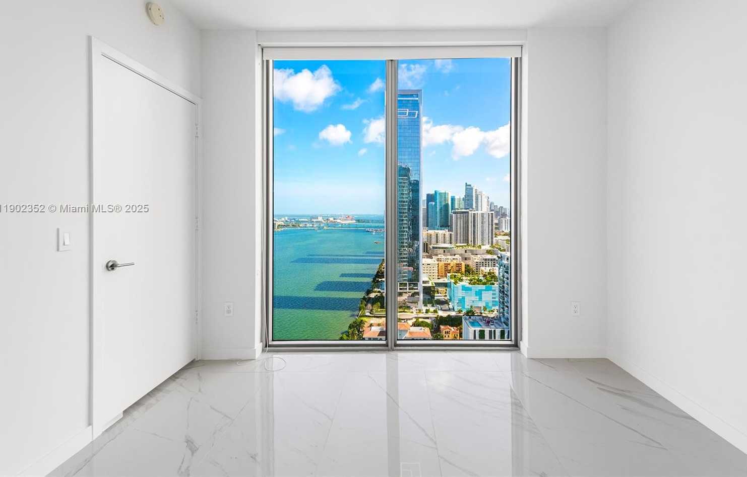 Imagen de Pequeño Objeto