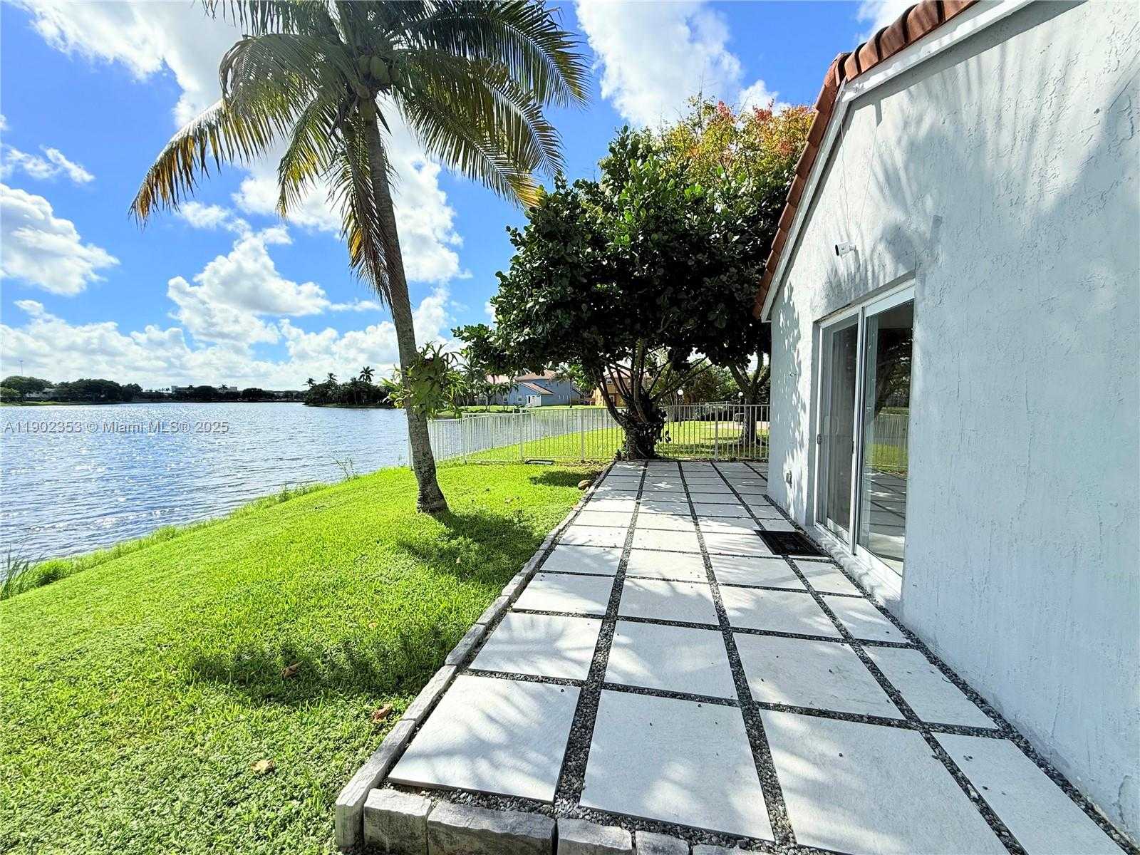 Small Image of 10626 NORTH WEST 7TH ST #10626, Pembroke Pines Number 44