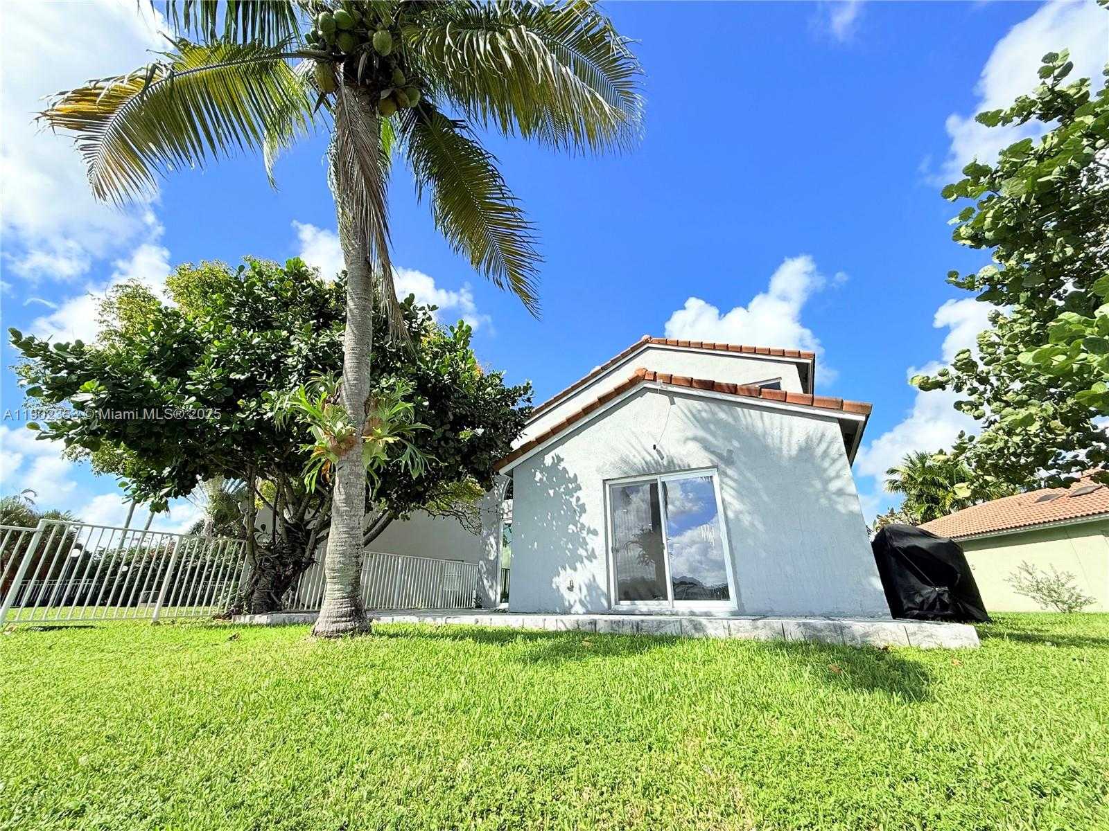 Small Image of 10626 NORTH WEST 7TH ST #10626, Pembroke Pines Number 45