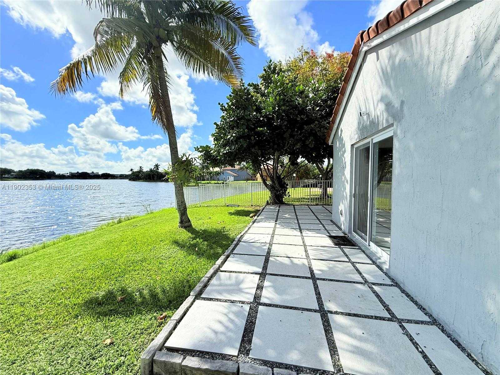 Small Image of 10626 NORTH WEST 7TH ST #10626, Pembroke Pines Number 48