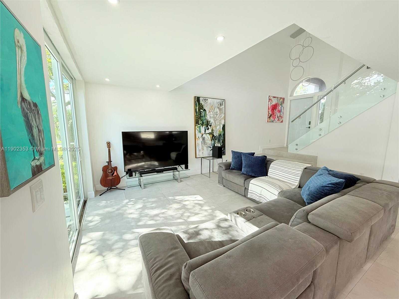 Small Image of 10626 NORTH WEST 7TH ST #10626, Pembroke Pines Number 8