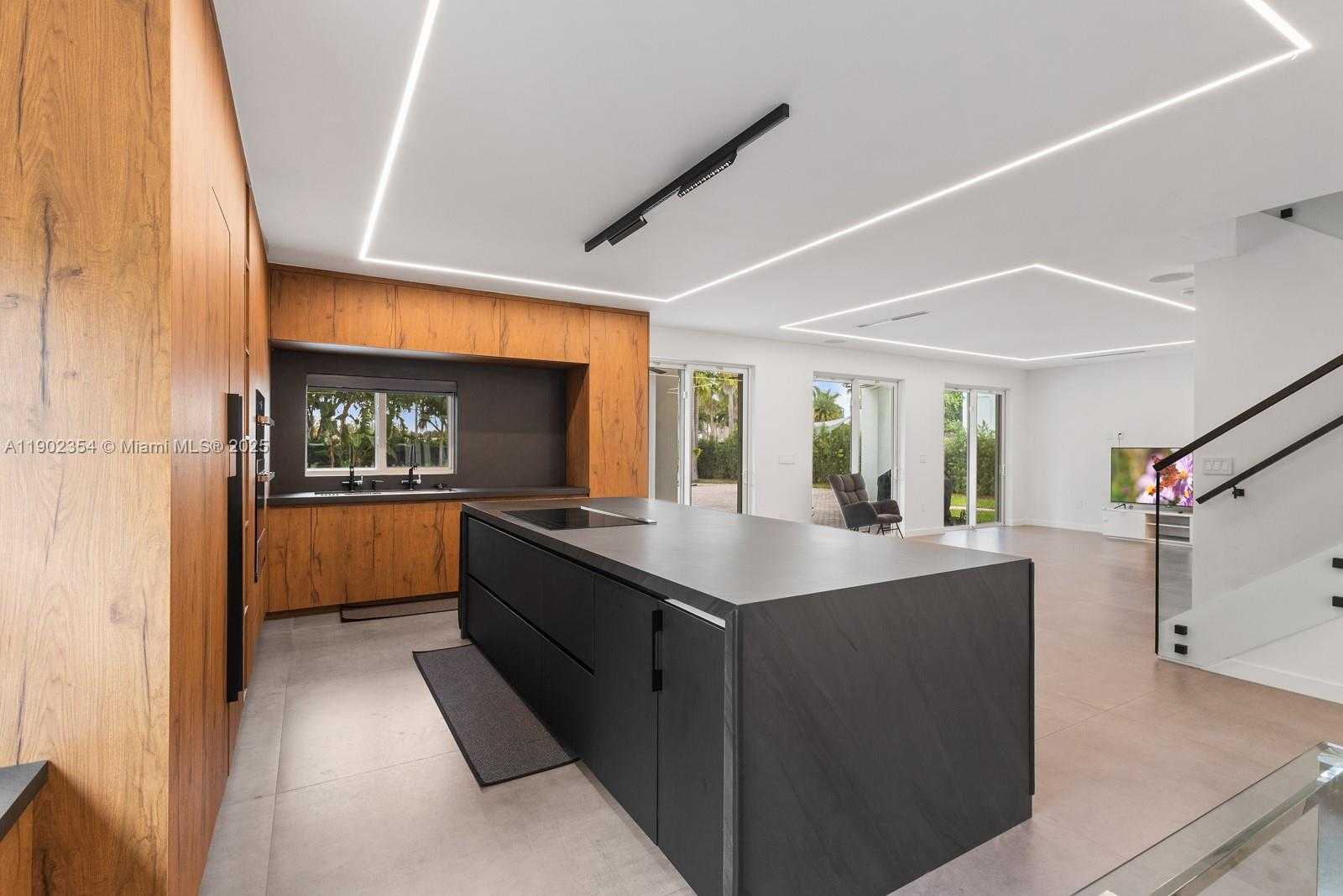 Small Image of 6358 NORTH WEST 113TH PL #., Doral Number 11